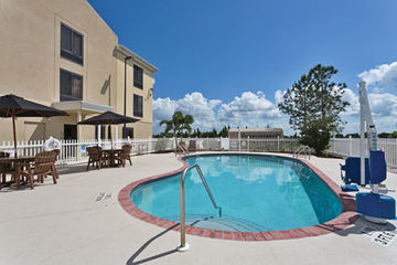 Holiday Inn Express Hotel & Suites Sebring