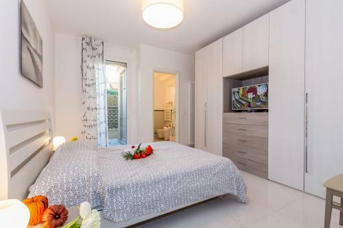 Viareggio Apartment Sleeps 6 Air Con