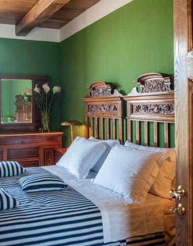 Vibonati Villa Sleeps 14 Wifi