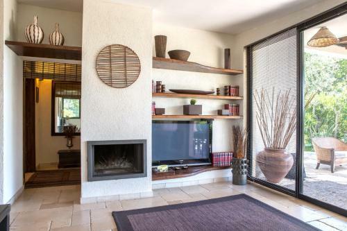 La Villa Apartments