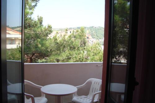 Hostal Nausicaa Hotel B&B