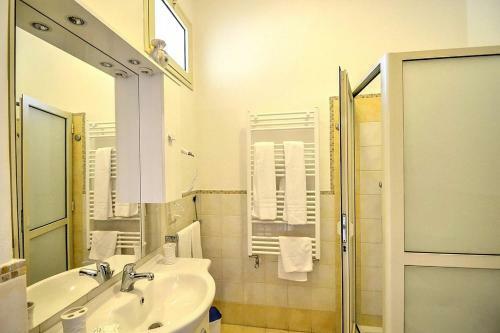 Trecastagni Villa Sleeps 6 Air Con Wifi