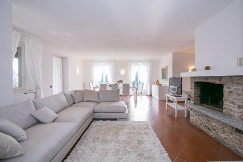Tremezzo Villa Sleeps 12 Pool