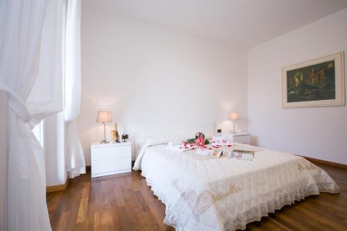 Tremezzo Villa Sleeps 12 Pool