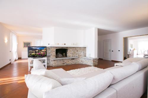 Tremezzo Villa Sleeps 12 Pool