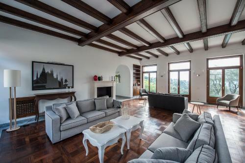 Tremezzo Villa Sleeps 10 Pool Air Con
