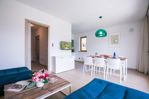 Tremezzo Villa Sleeps 6 Pool Air Con
