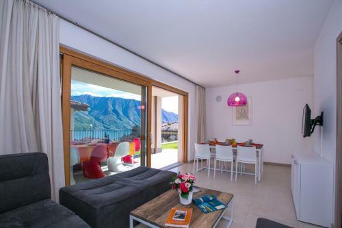Tremezzo Villa Sleeps 12 Pool Air Con