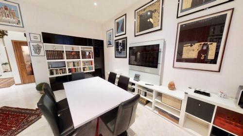 Apartamento Bianco Rosso E Nero: Nuovo Centralissimo 2+2