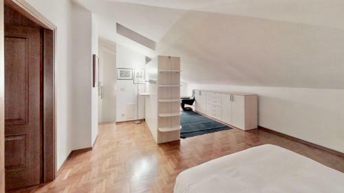 Apartamento Triestevillas Imbriani, Hyper Central Duplex, Rooftop View, 4+2 Guests