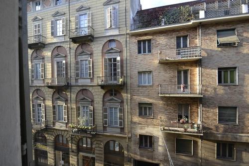 Turin Apartment Sleeps 4 Wifi