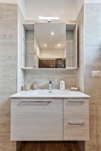 Rivoli Roomy Apartment