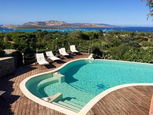 Villa F�la Con Piscina