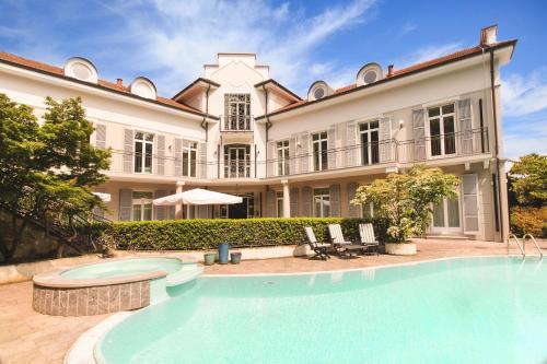 Stresa Villa Sleeps 10 Pool Air Con Wifi
