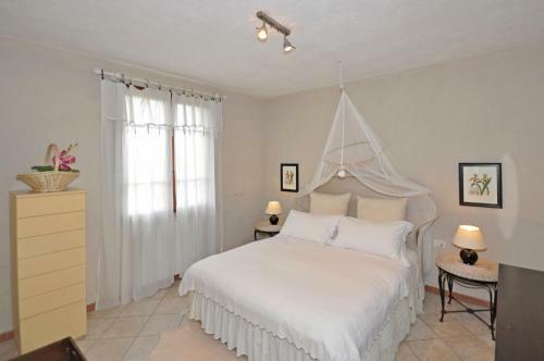 Suvereto Apartment Sleeps 4