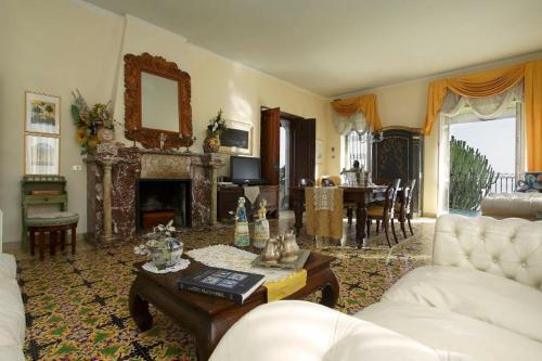 Taormina Villa Sleeps 9 Pool Air Con Wifi
