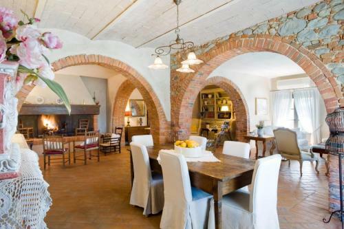 Terranuova Bracciolini Villa Sleeps 12 Pool Air Con