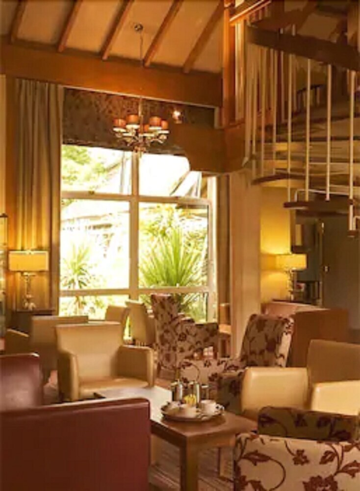 Marwell Hotel(.)