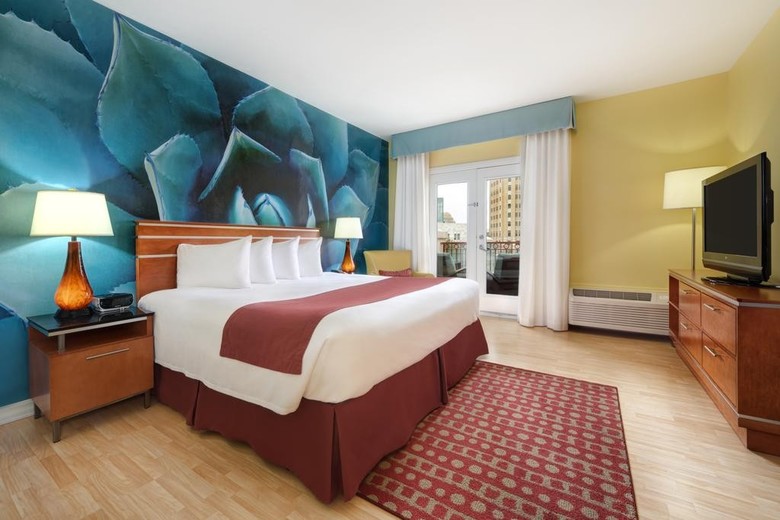Indigo San Antonio Riverwalk Hotel