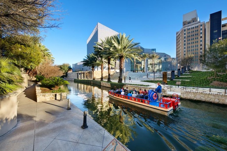 Indigo San Antonio Riverwalk Hotel