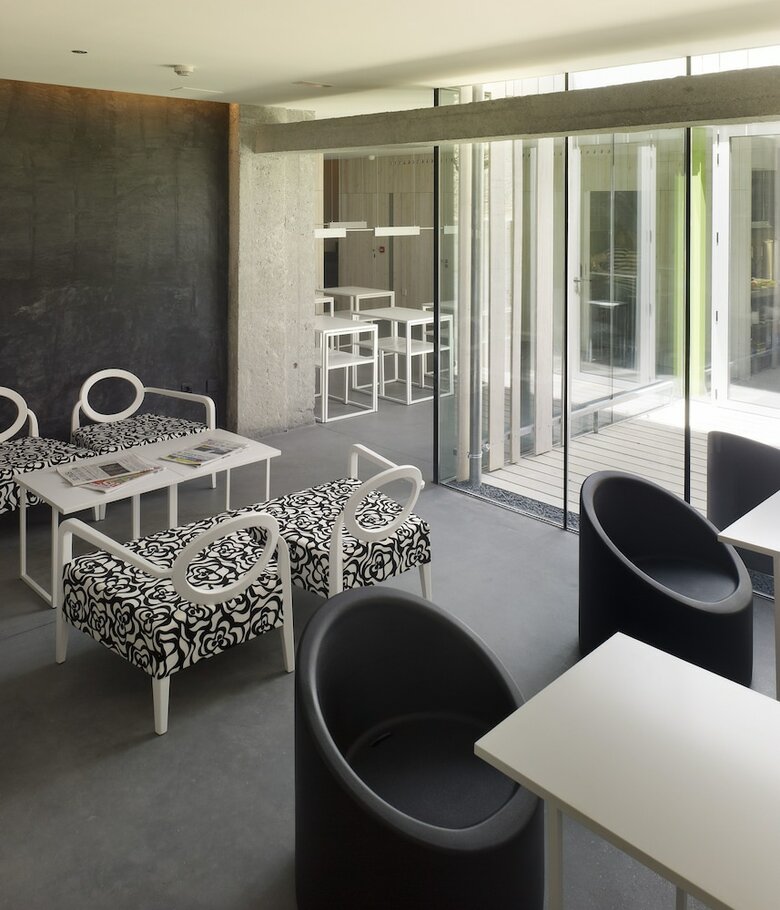 Moure Hotel