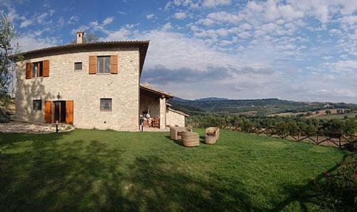 Todi Villa Sleeps 10 Pool