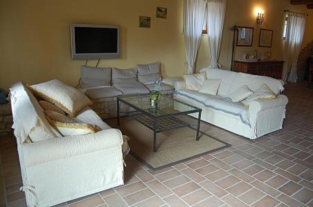 Todi Villa Sleeps 10 Pool