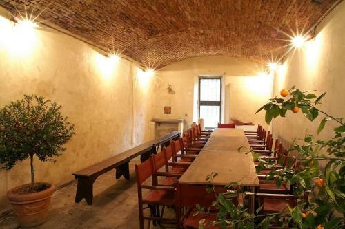 Serravalle Pistoiese Villa Sleeps 17 Pool Wifi