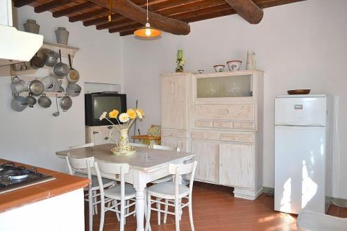 Serravalle Pistoiese Villa Sleeps 6 Pool Wifi