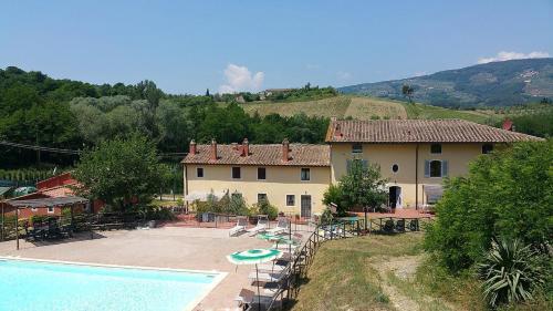 Serravalle Pistoiese Villa Sleeps 3 Pool