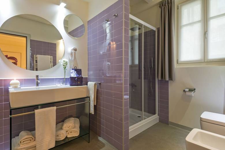 Avenue Hotel
