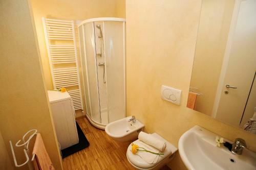 Sirmione Apartment Sleeps 6 Air Con