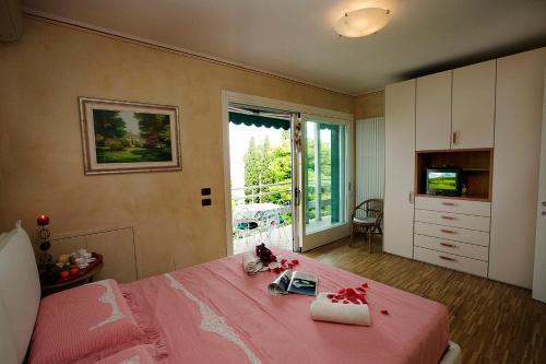 Sirmione Apartment Sleeps 6 Air Con