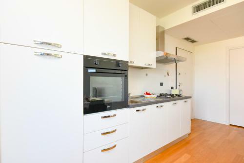 La Castellana Lake View Apartment