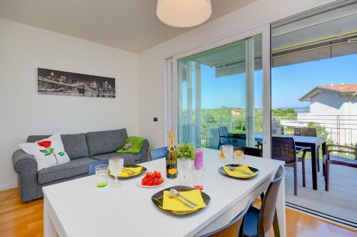 La Castellana Lake View Apartment