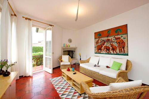 Sirmione Villa Sleeps 8 Pool