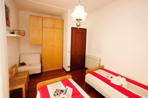 Sirmione Villa Sleeps 8 Pool