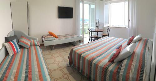 Villa Sorrento Flats