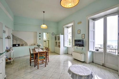 Sorrento Apartment Sleeps 5 Air Con