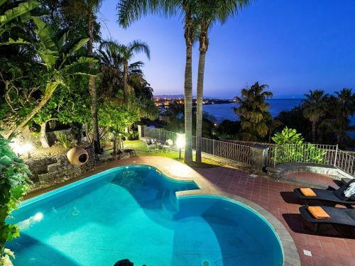 Santa Tecla Villa Sleeps 8 Pool Wifi