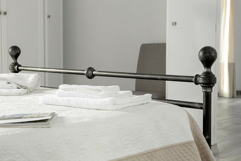 Hostal Angelique B&B