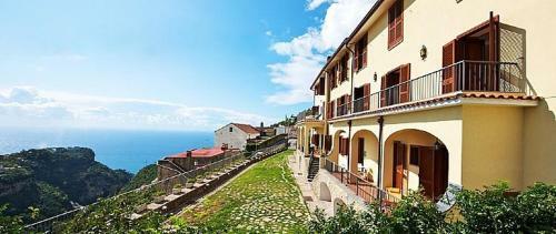 Scala Villa Sleeps 4 Pool Wifi
