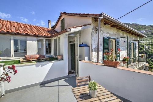 Scala Villa Sleeps 4 Air Con