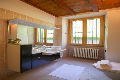 San Siro Apartment Sleeps 8 Pool
