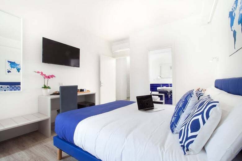 Hostal Sirocco Suites