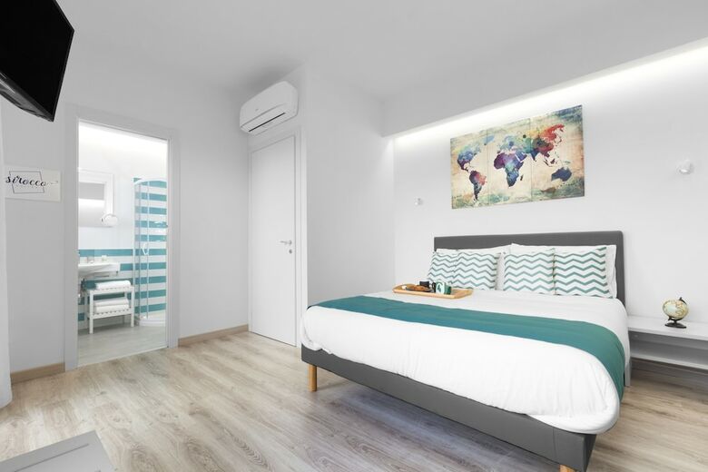 Hostal Sirocco Suites