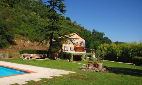 Montebello Villa Sleeps 8 Wifi