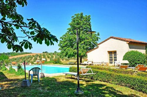 San Gimignano Apartment Sleeps 4