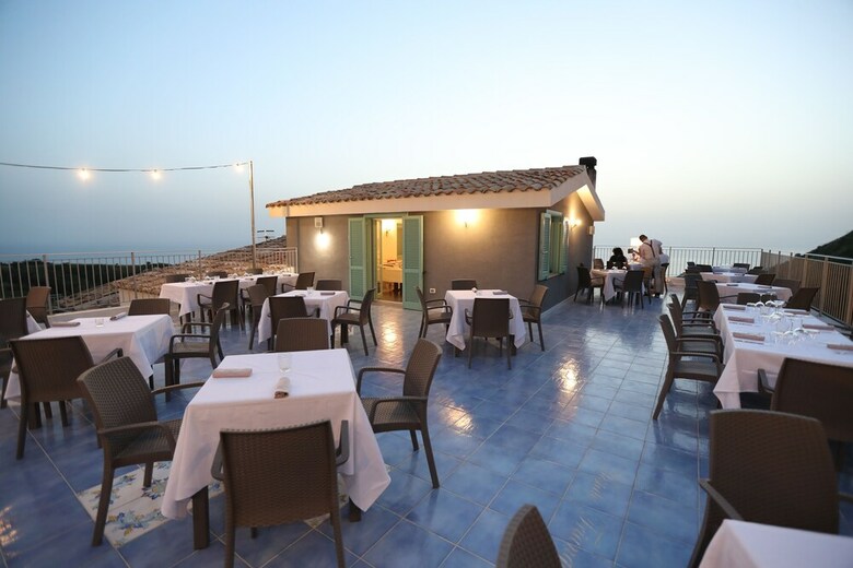 Hotel Borgo Rosso Di Sera Resort