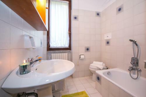 Sala Comacina Apartment Sleeps 3